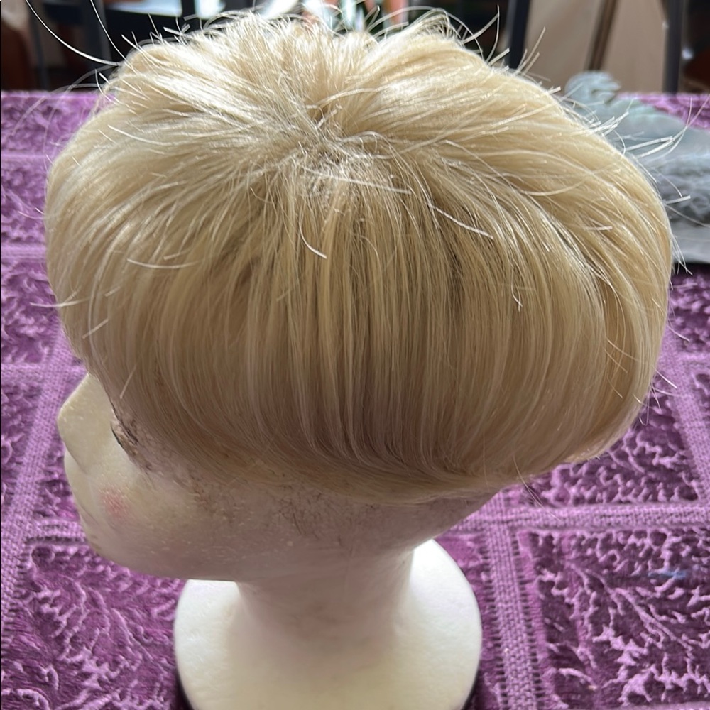 Blonde Women's Hair Wig Topper 
NWOT, never worn.